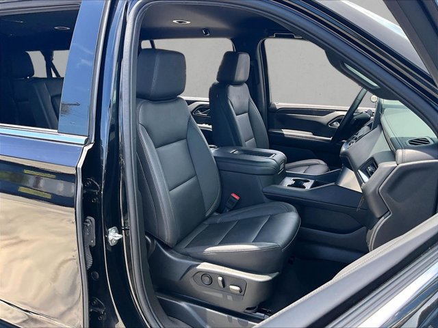 Used 2024 Chevrolet Suburban LT RWD image 8
