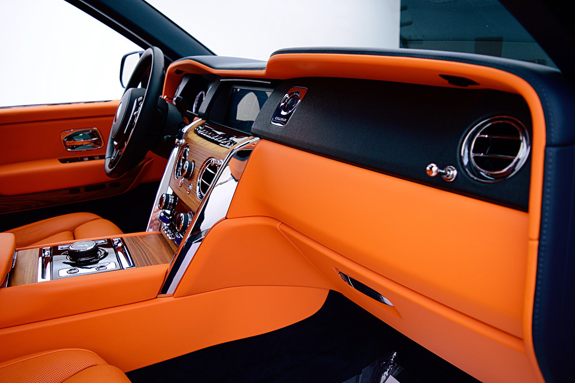 Used 2025 Rolls-Royce Cullinan image 37