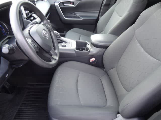 Used 2024 Toyota RAV4 XLE AWD/4WD image 6