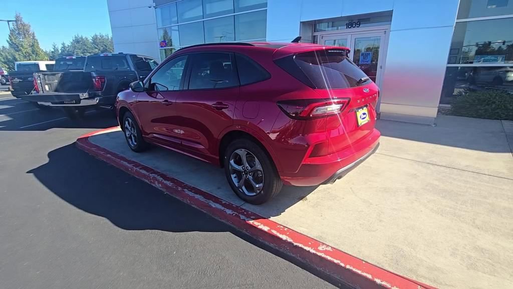 Used 2024 Ford Escape ST-Line AWD/4WD image 2