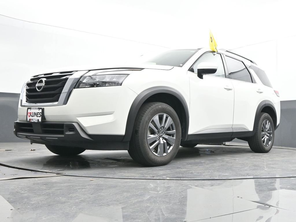 Used 2025 Nissan Pathfinder SV AWD/4WD image 48