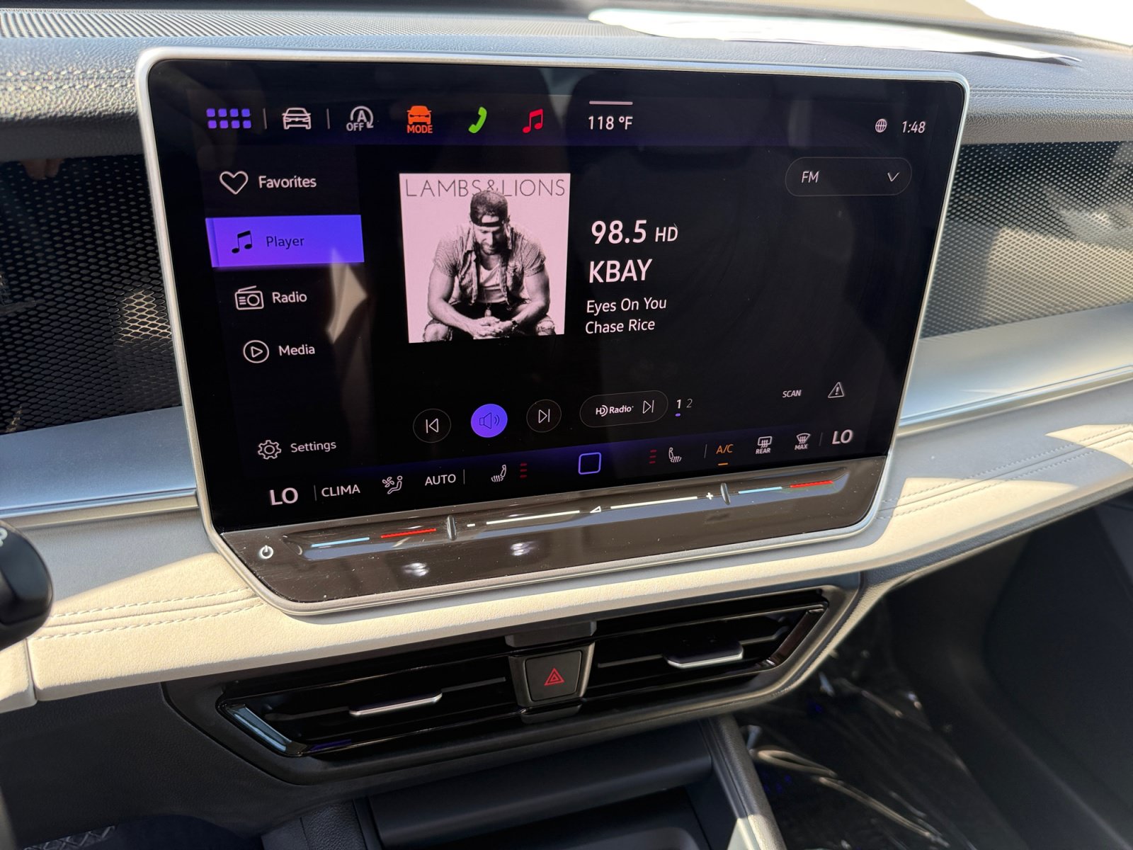 Certified 2025 Volkswagen Tiguan SE AWD/4WD image 12