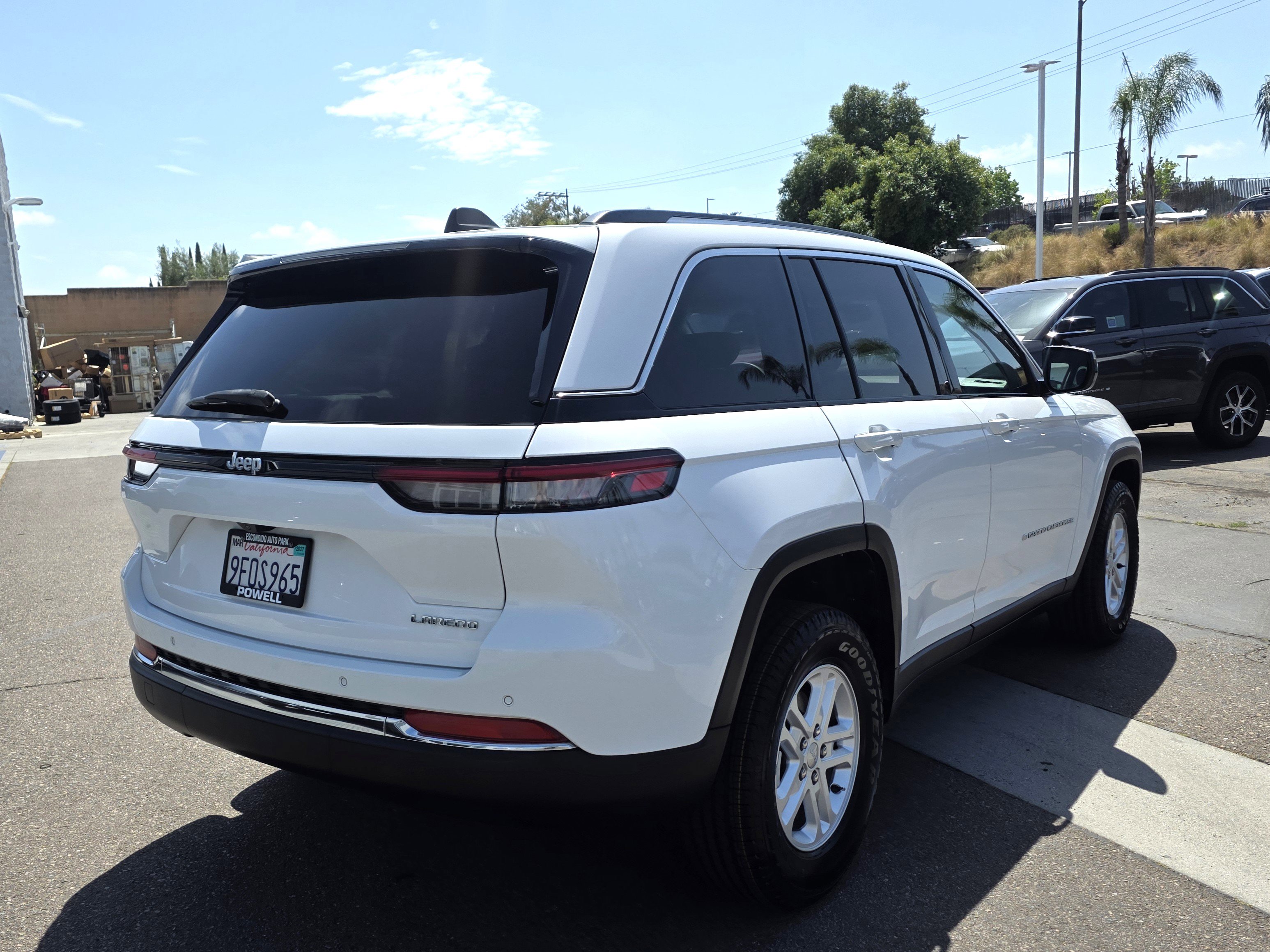 Certified 2023 Jeep Grand Cherokee Laredo RWD image 5