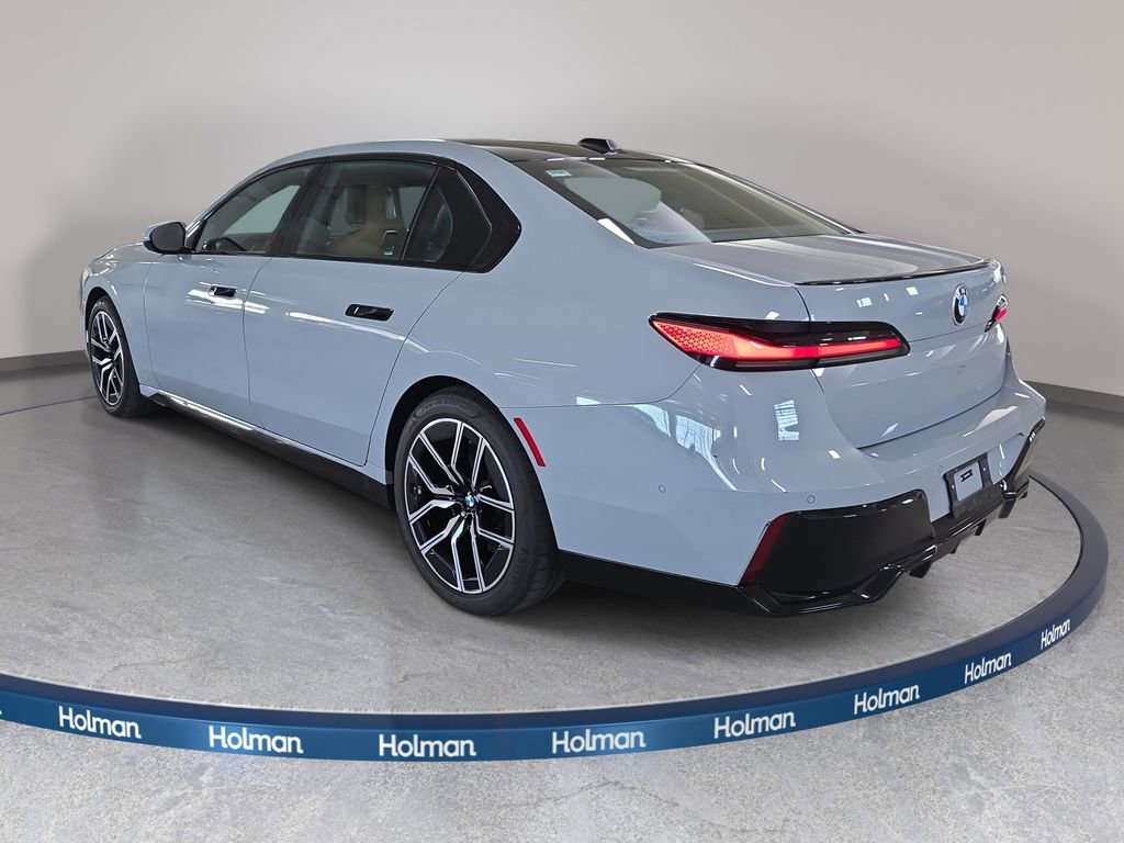 Used 2023 BMW 740i w/ Parking Assistance Package RWD image 9