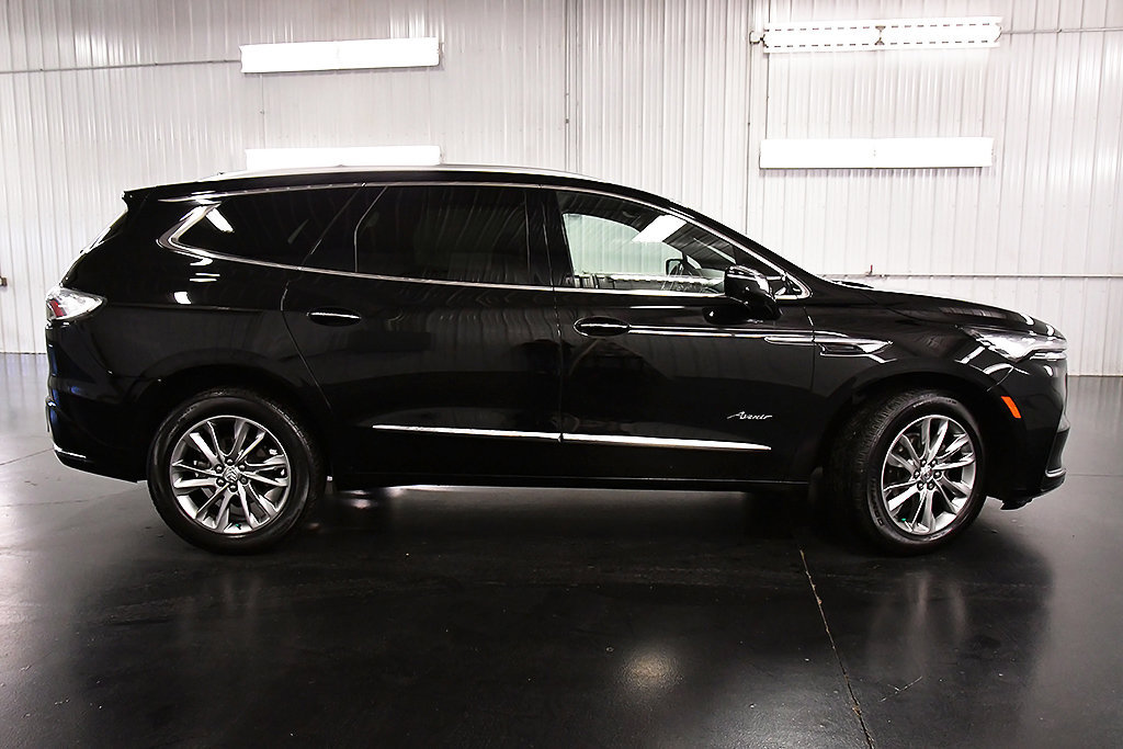 Used 2024 Buick Enclave Avenir w/ Avenir Technology Package AWD/4WD image 8