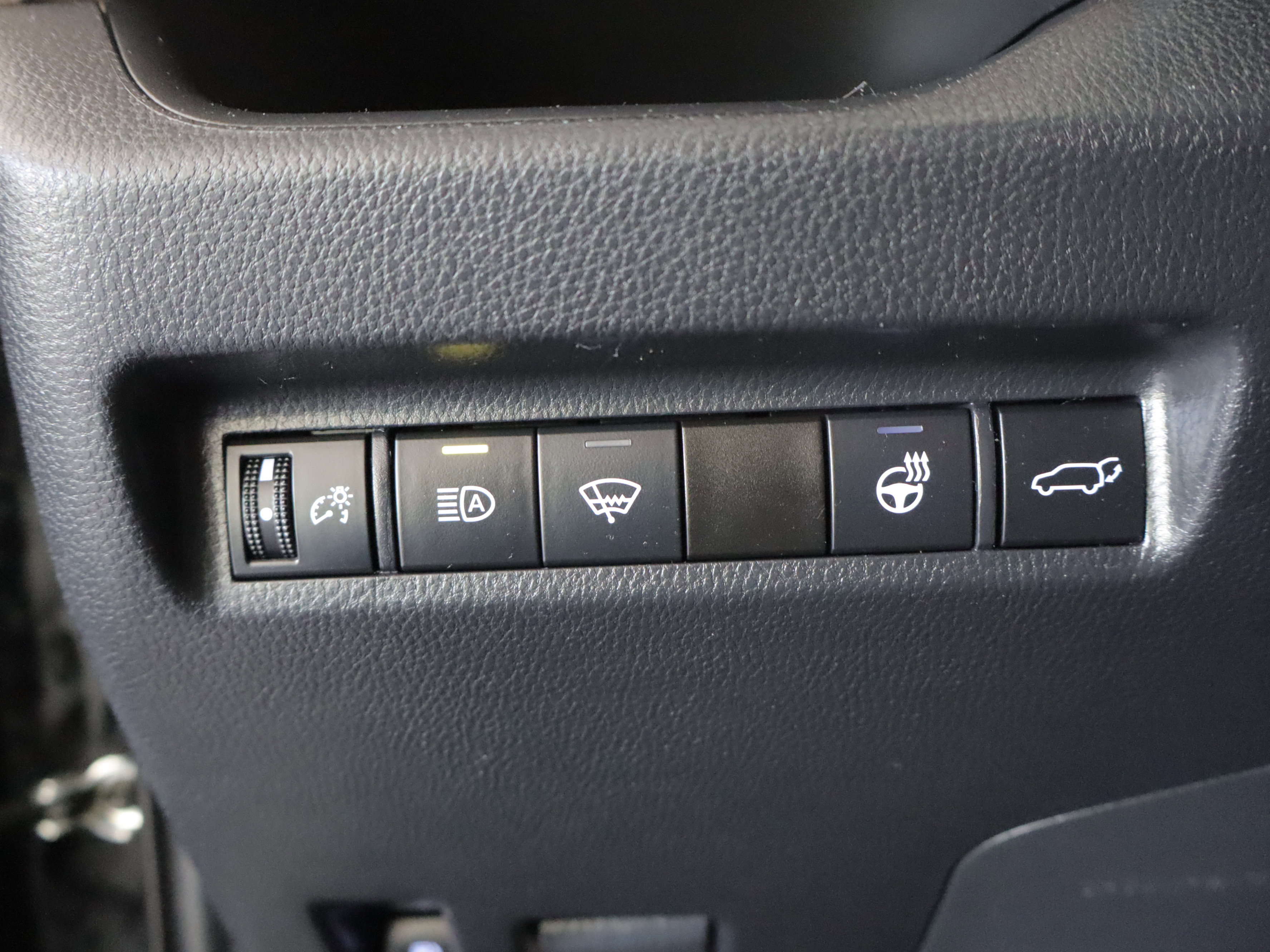 Used 2021 Toyota RAV4 XLE w/ Convenience Package AWD/4WD image 19
