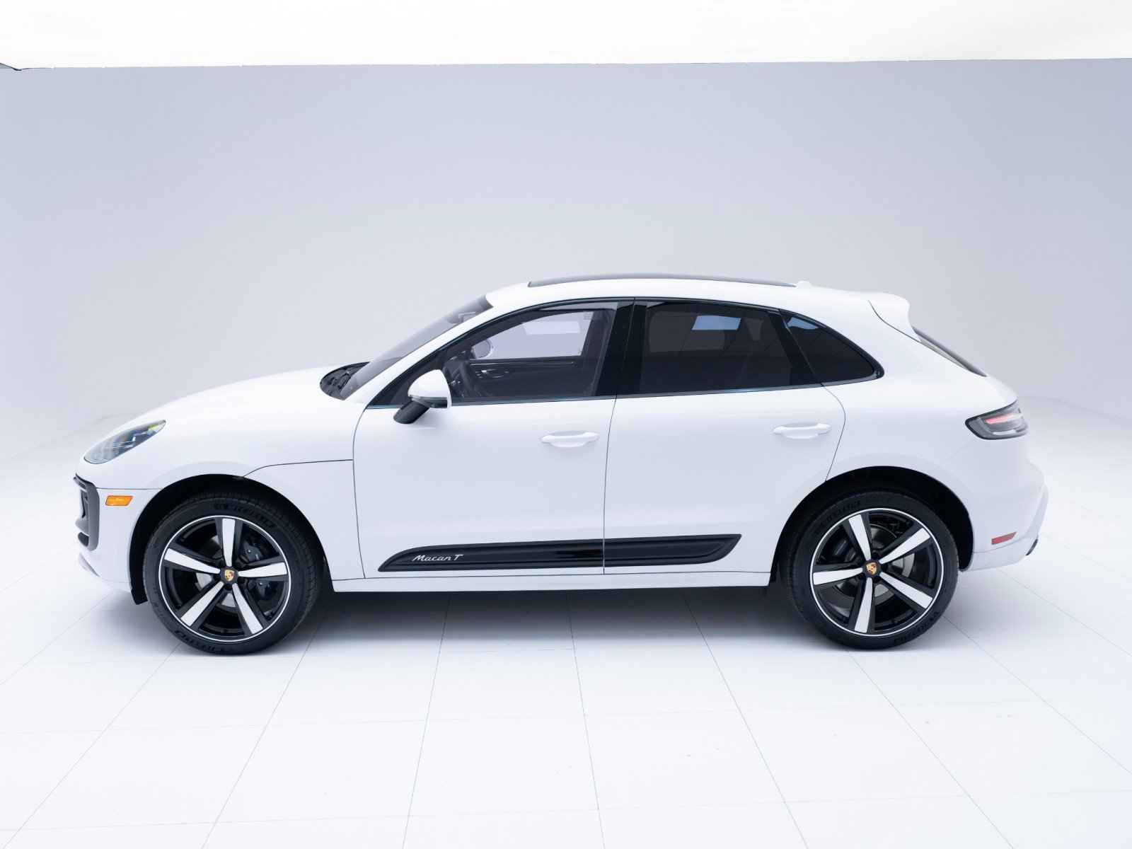 New 2026 Porsche Macan Turbo image 2