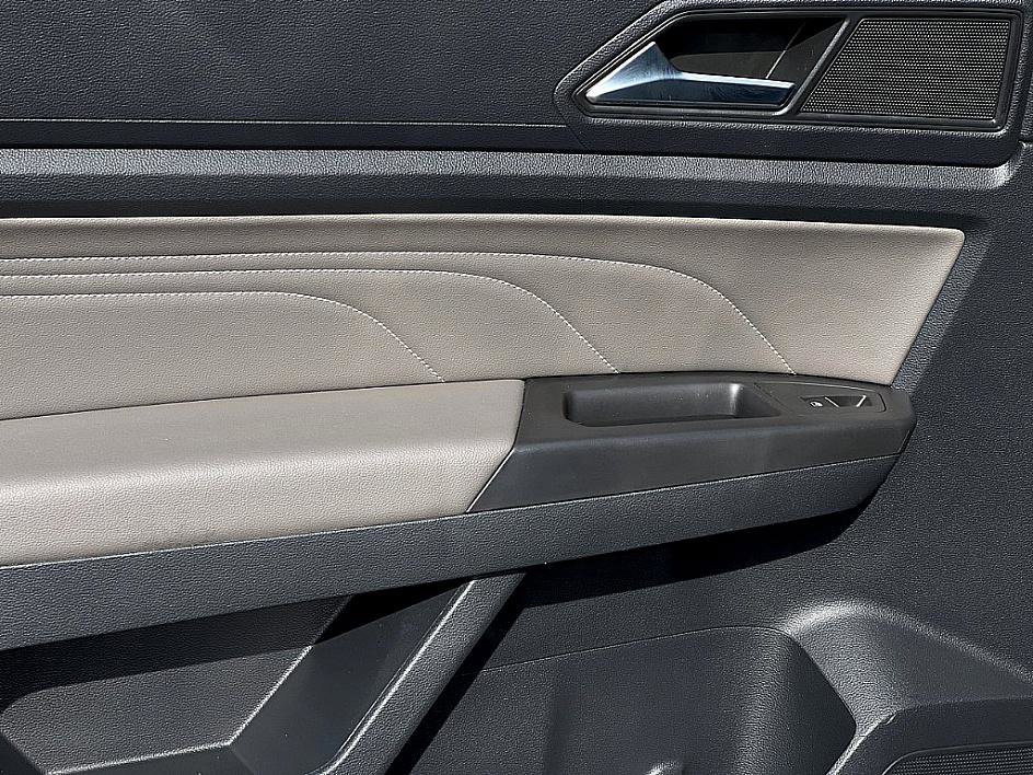 Used 2023 Volkswagen Atlas Cross Sport SE image 12