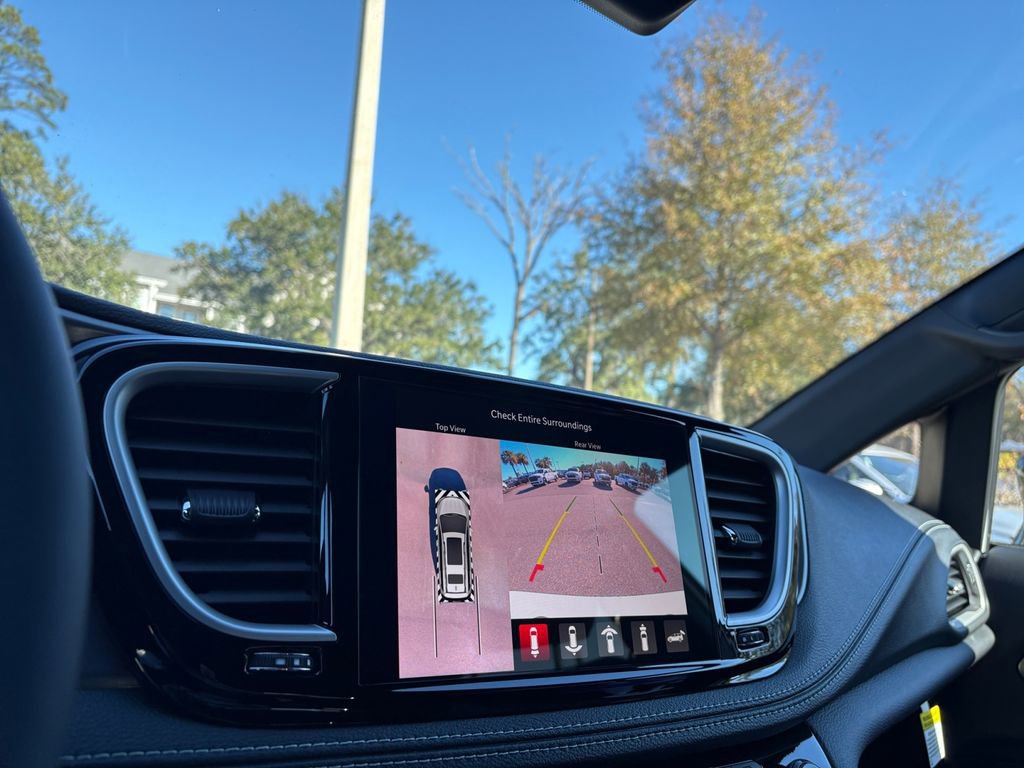 New 2026 Chrysler Pacifica Select image 18