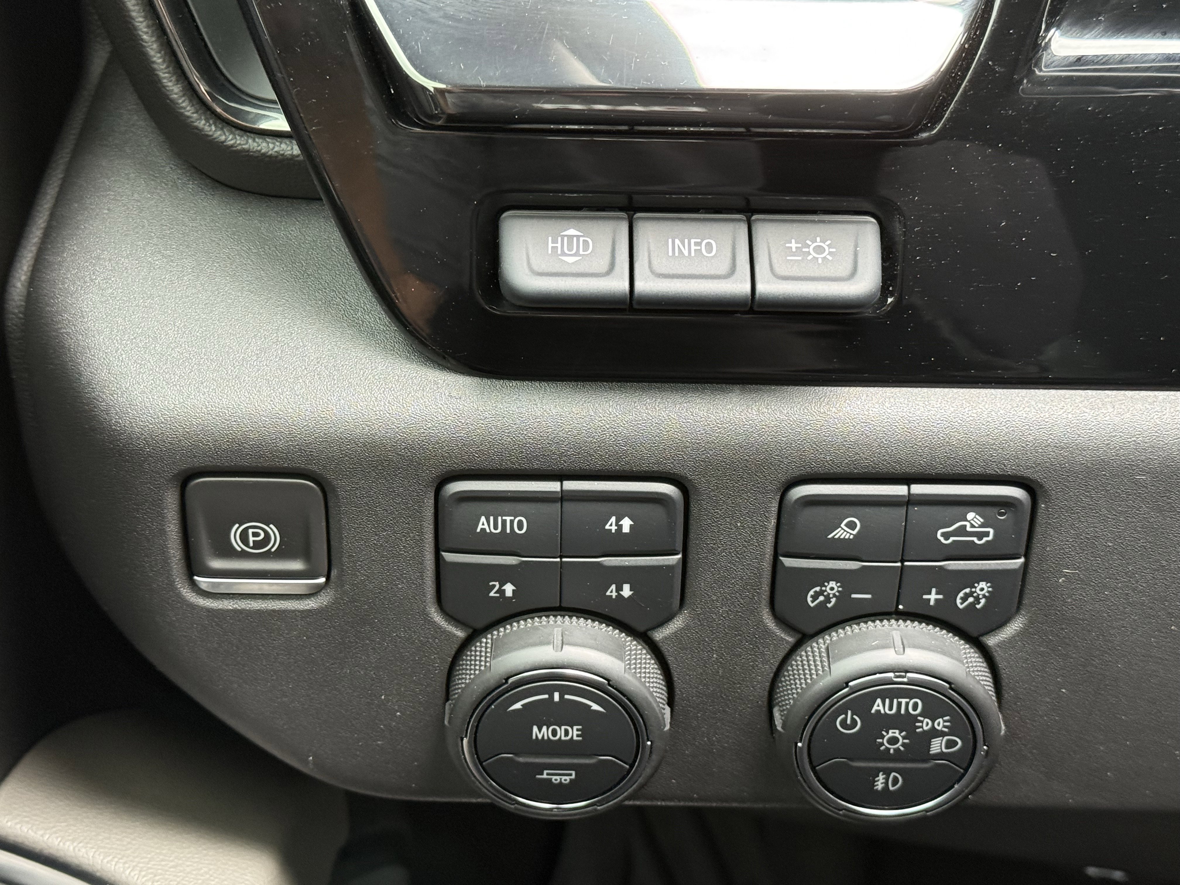 Used 2022 Chevrolet Silverado 1500 ZR2 w/ Technology Package image 23