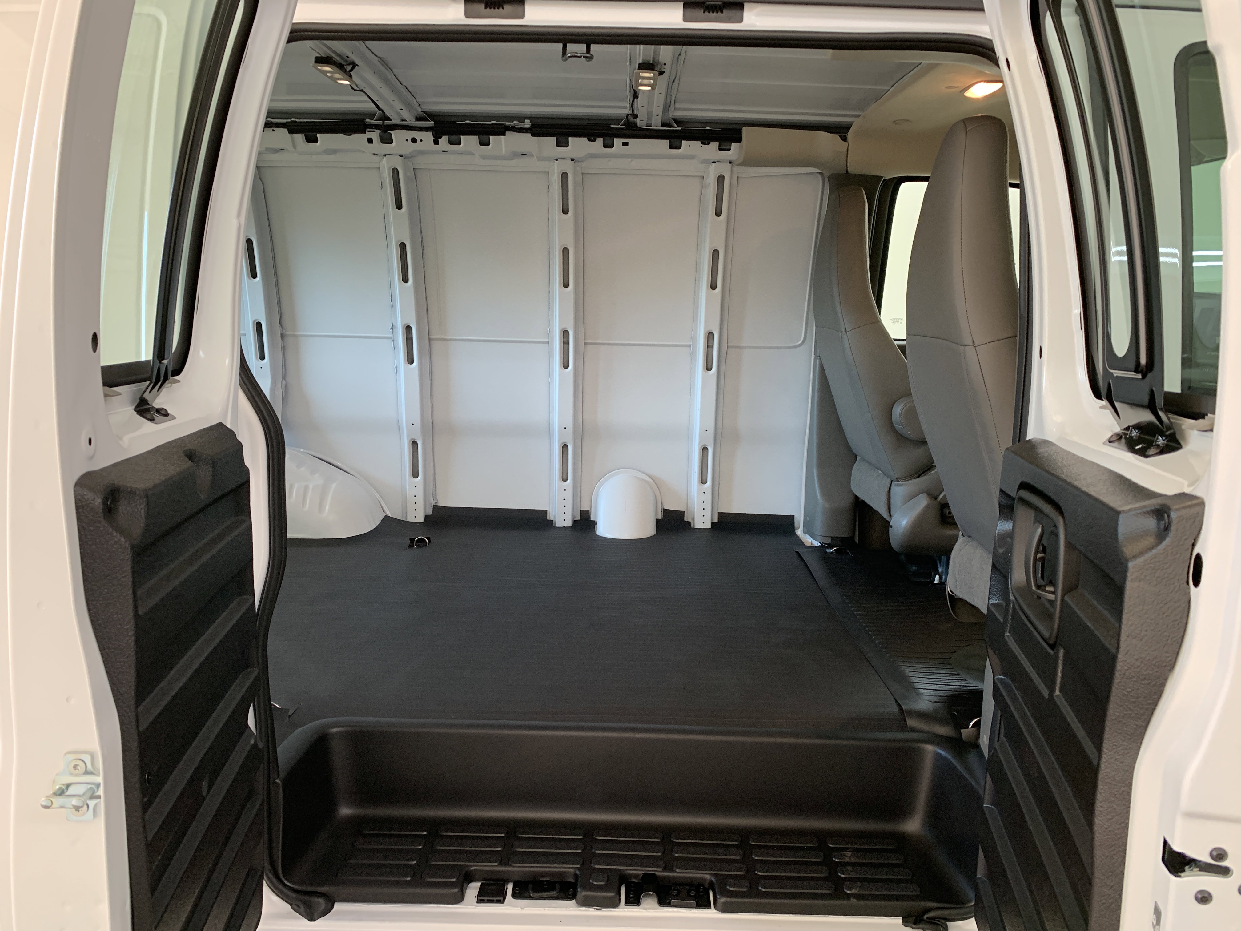 New 2025 Chevrolet Express 2500 image 33