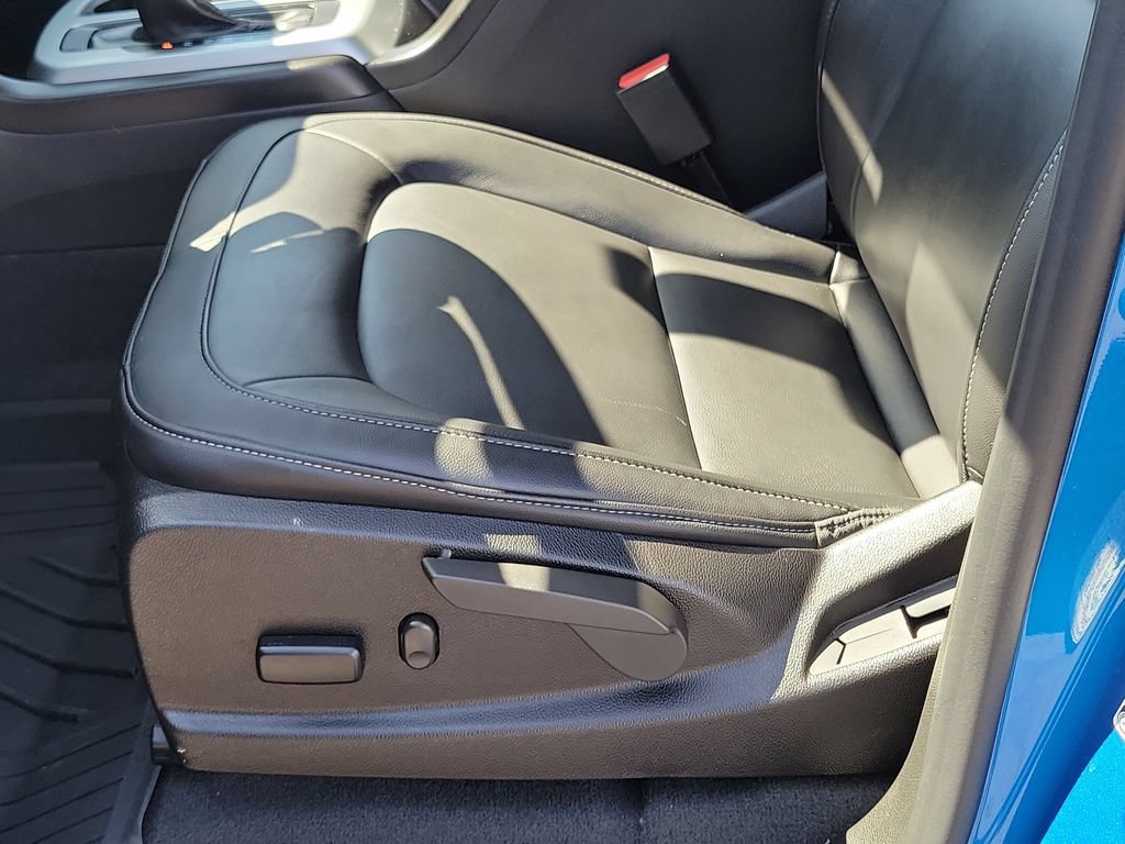Used 2022 Chevrolet Colorado LT w/ Luxury Package RWD image 14