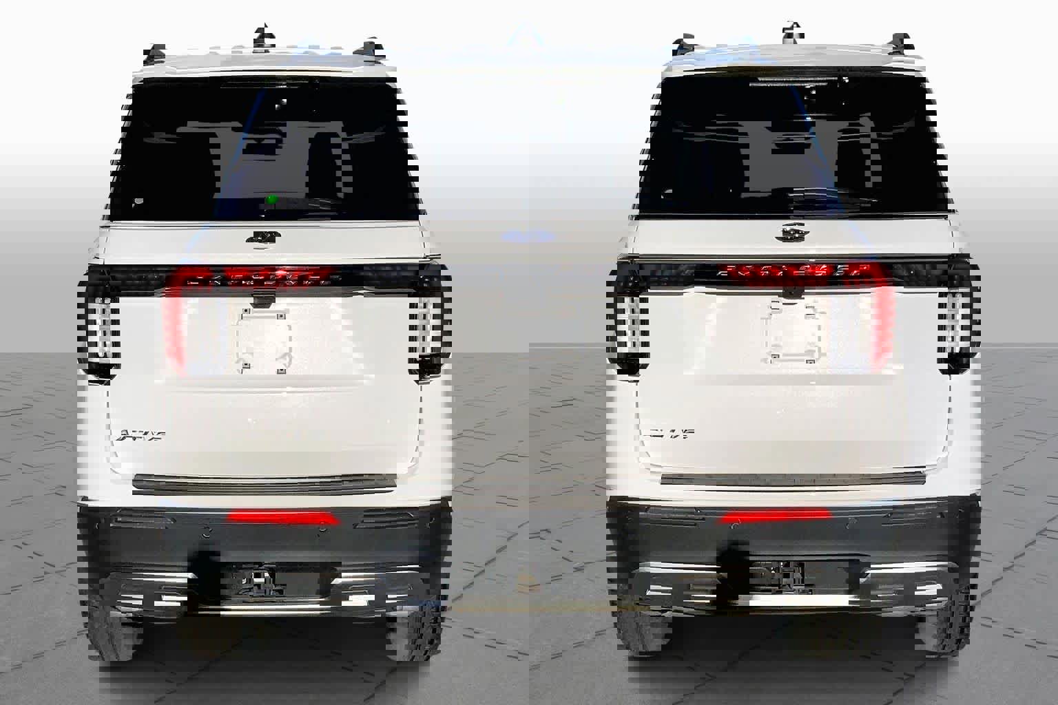 Used 2025 Ford Explorer Active w/ Active Comfort Package image 5