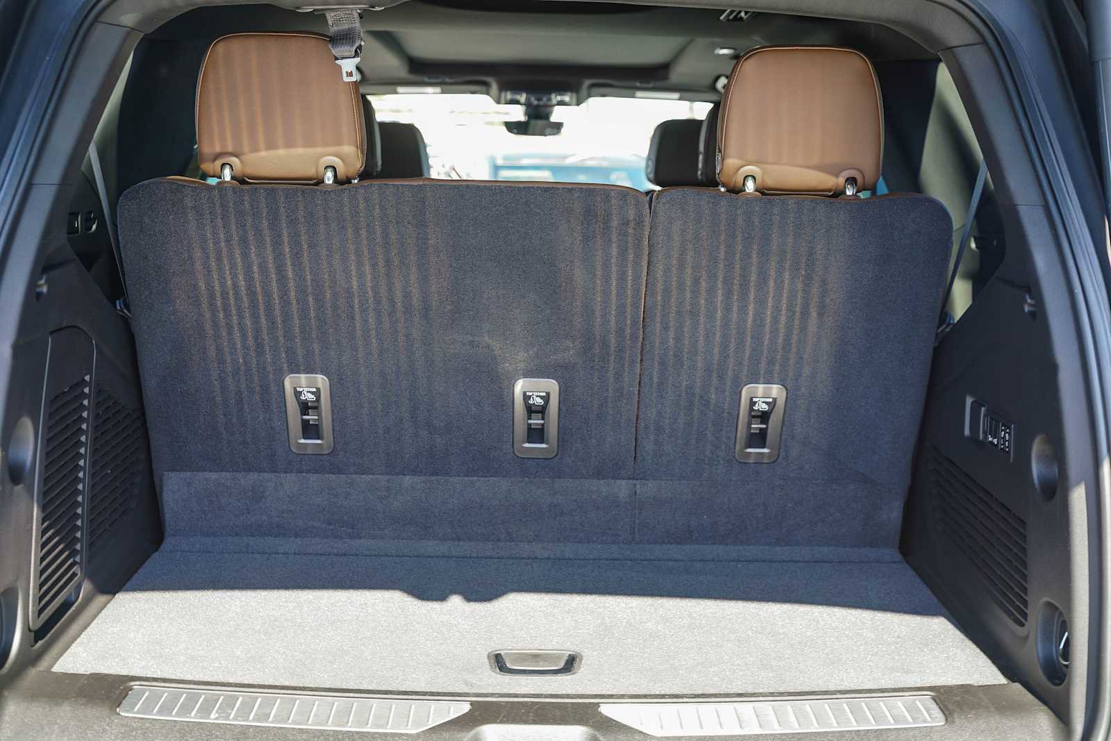 Used 2021 Chevrolet Tahoe High Country w/ Premium Package image 25