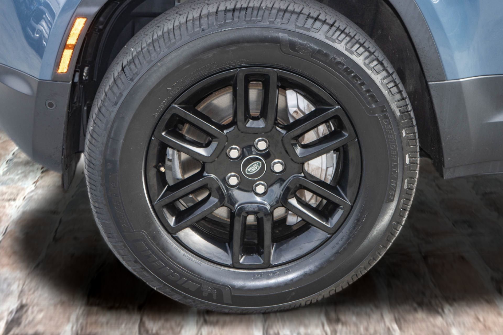 Used 2022 Land Rover Defender 110 SE image 36