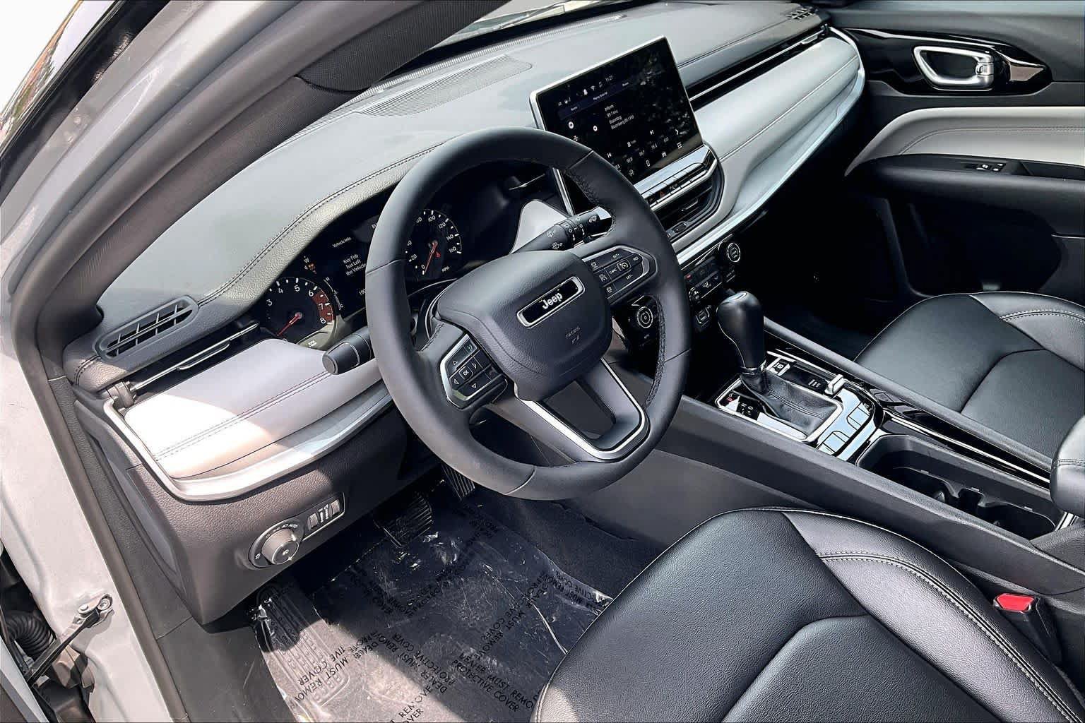Used 2026 Jeep Compass Limited AWD/4WD image 18