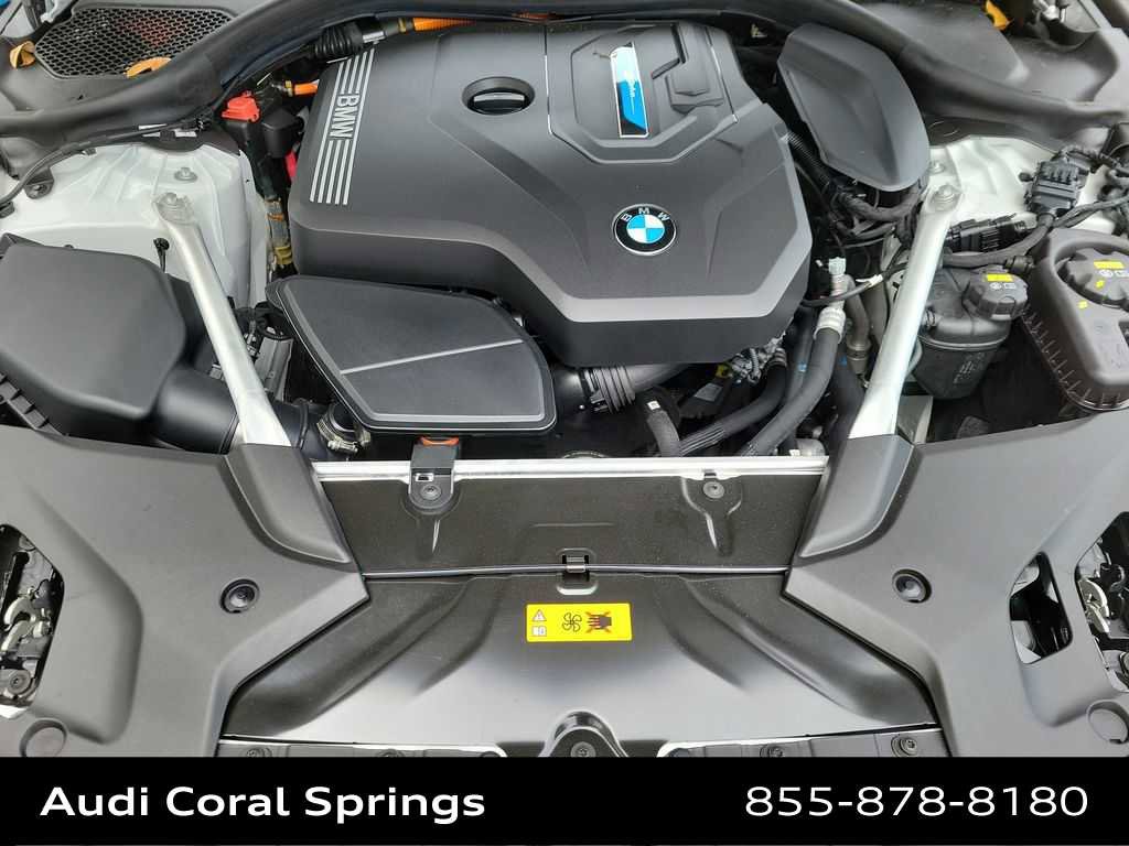 Used 2021 BMW 530e w/ Premium Package image 17