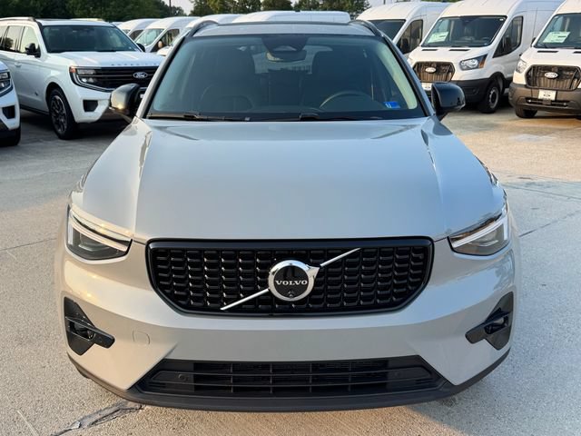 Used 2025 Volvo XC40 B5 Ultra AWD/4WD image 2