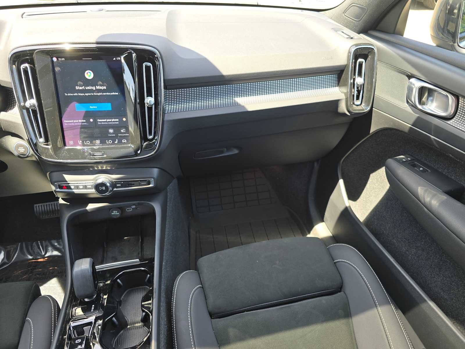 Certified 2023 Volvo XC40 B5 Plus w/ Protection Package Premier AWD/4WD image 18