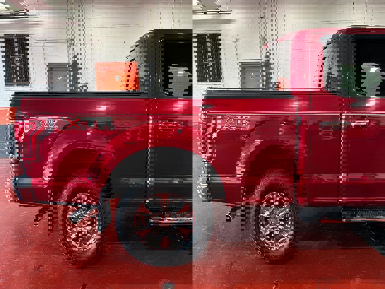Used 2017 Ford F150 XLT w/ Equipment Group 302A Luxury image 6