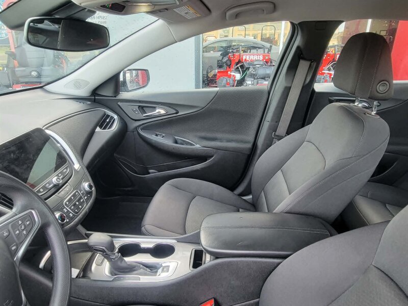 Used 2024 Chevrolet Malibu LT FWD image 14