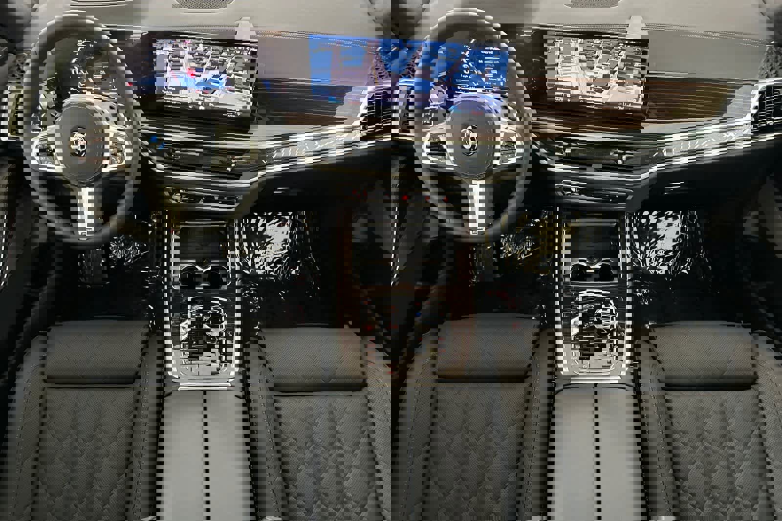 Used 2026 BMW X7 xDrive40i w/ Executive Package image 3