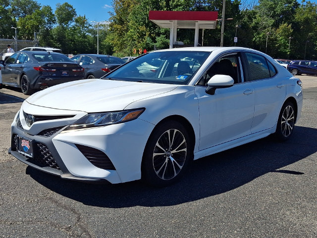 Certified 2020 Toyota Camry SE FWD image 2