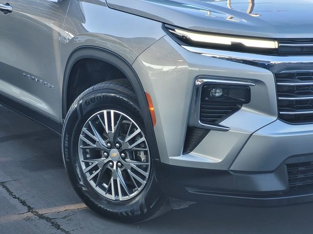 Used 2024 Chevrolet Traverse LT image 3