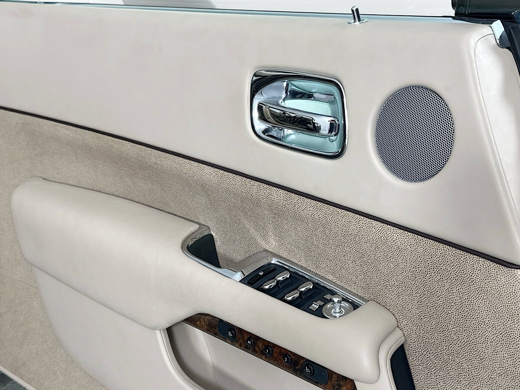 Certified 2015 Rolls-Royce Wraith RWD image 18