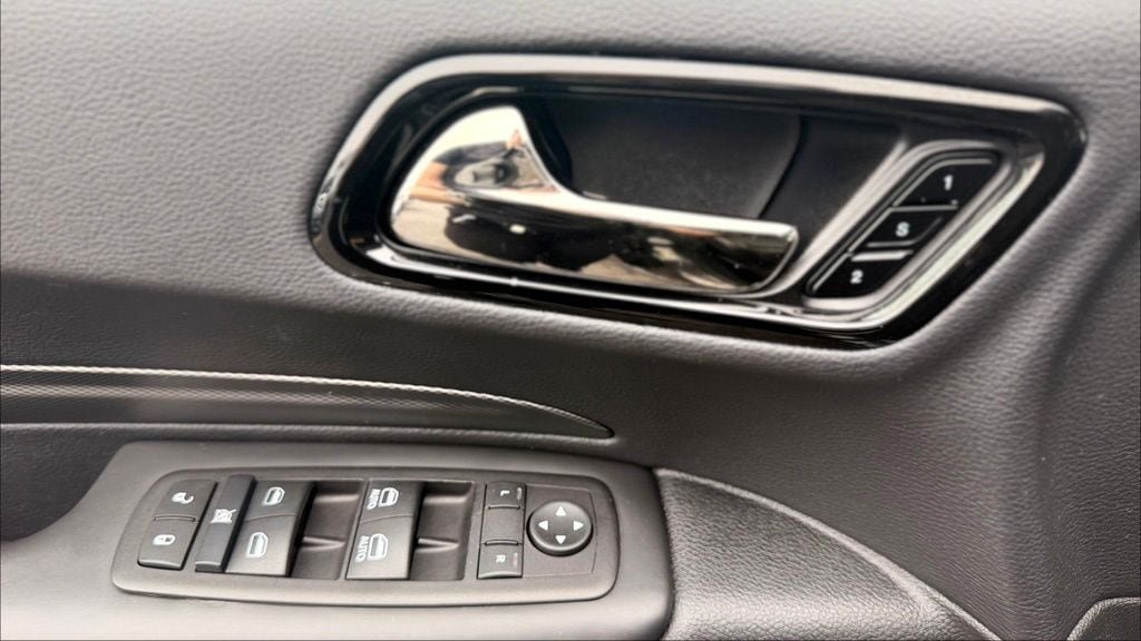 Used 2025 Dodge Durango R/T AWD/4WD image 20