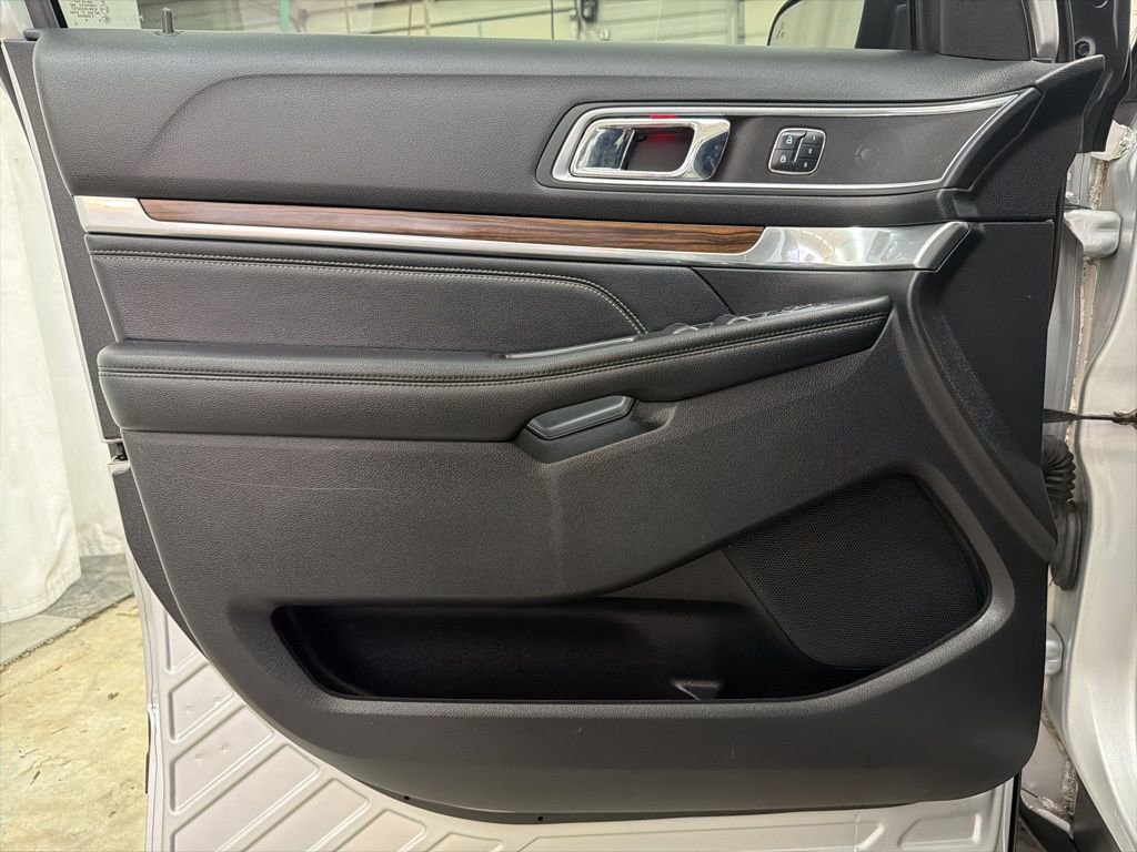 Used 2016 Ford Explorer Limited w/ Equipment Group 301A FWD image 38