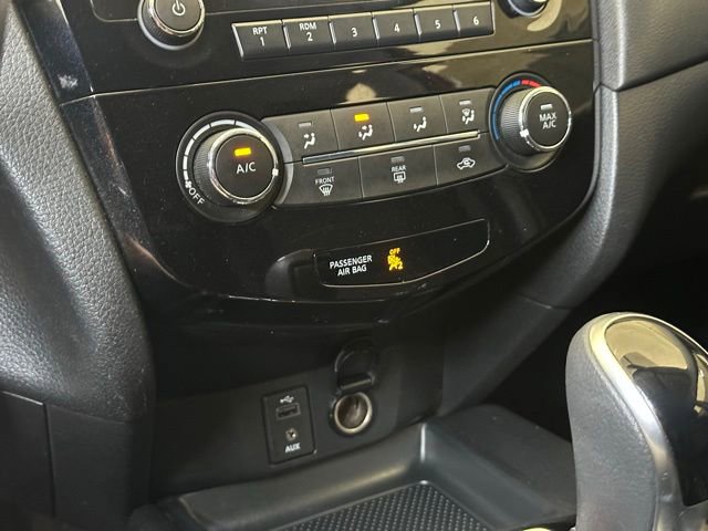 Used 2017 Nissan Rogue S AWD/4WD image 29