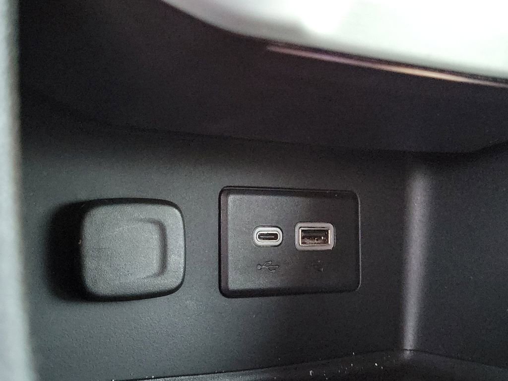 Used 2023 GMC Acadia SLE image 11