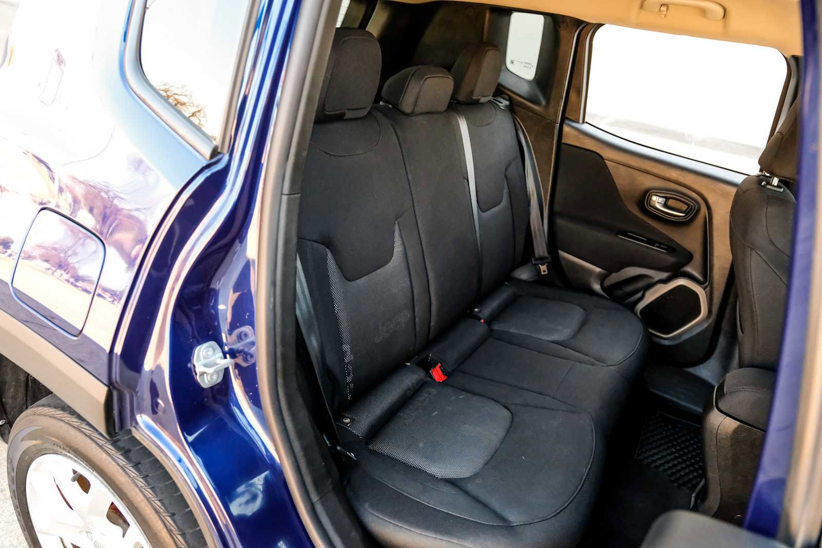 Used 2017 Jeep Renegade Latitude w/ Cold Weather Group image 31