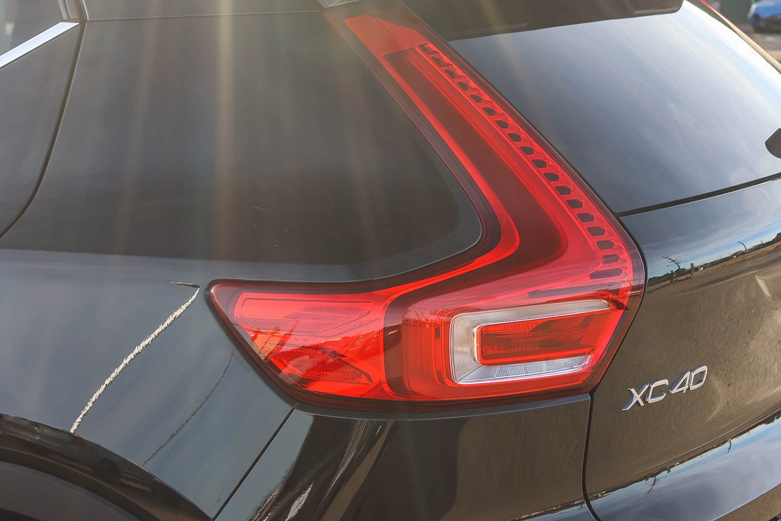 Used 2025 Volvo XC40 B5 Core image 12