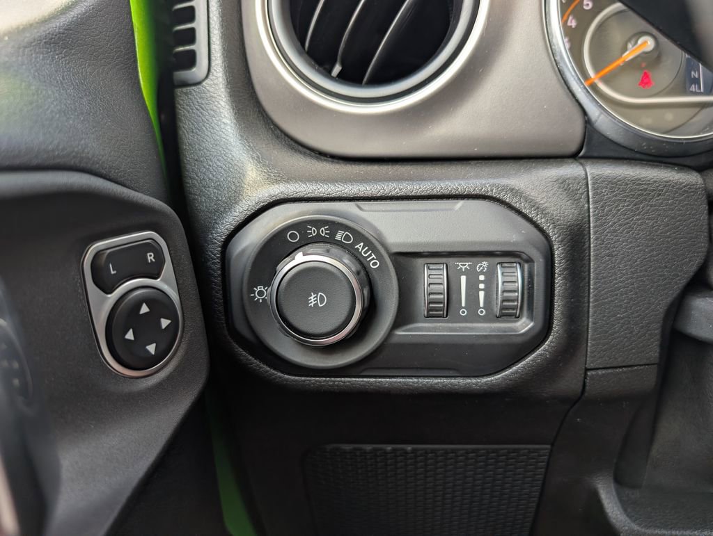 Used 2019 Jeep Wrangler Unlimited Sport S AWD/4WD image 37