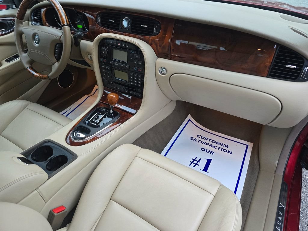 Used 2004 Jaguar XJ8 RWD image 18
