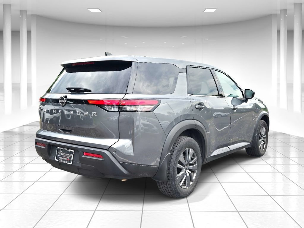 Used 2024 Nissan Pathfinder S FWD image 3