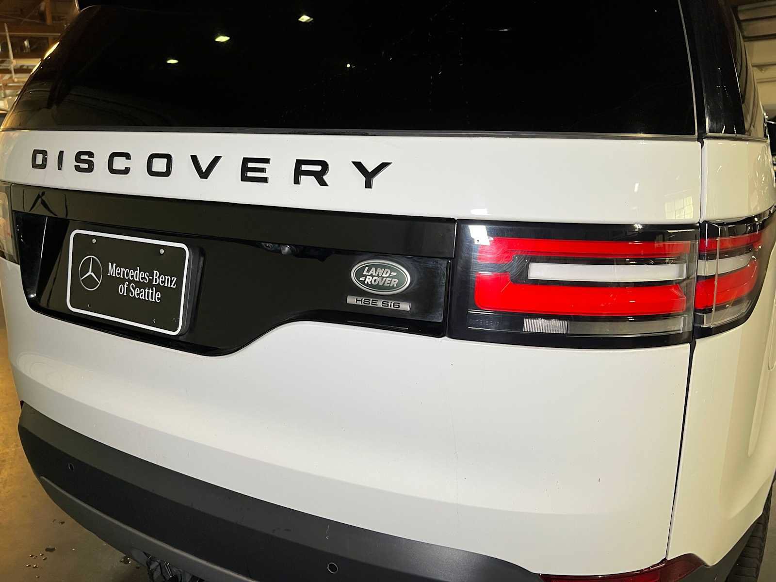 Used 2017 Land Rover Discovery HSE Luxury AWD/4WD image 14