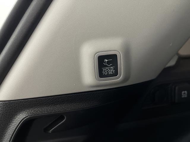 Used 2022 Jeep Grand Cherokee Limited image 16