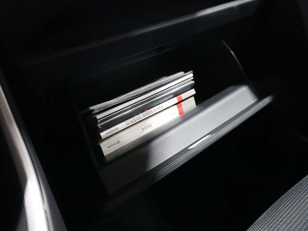 Used 2023 Toyota RAV4 LE image 32