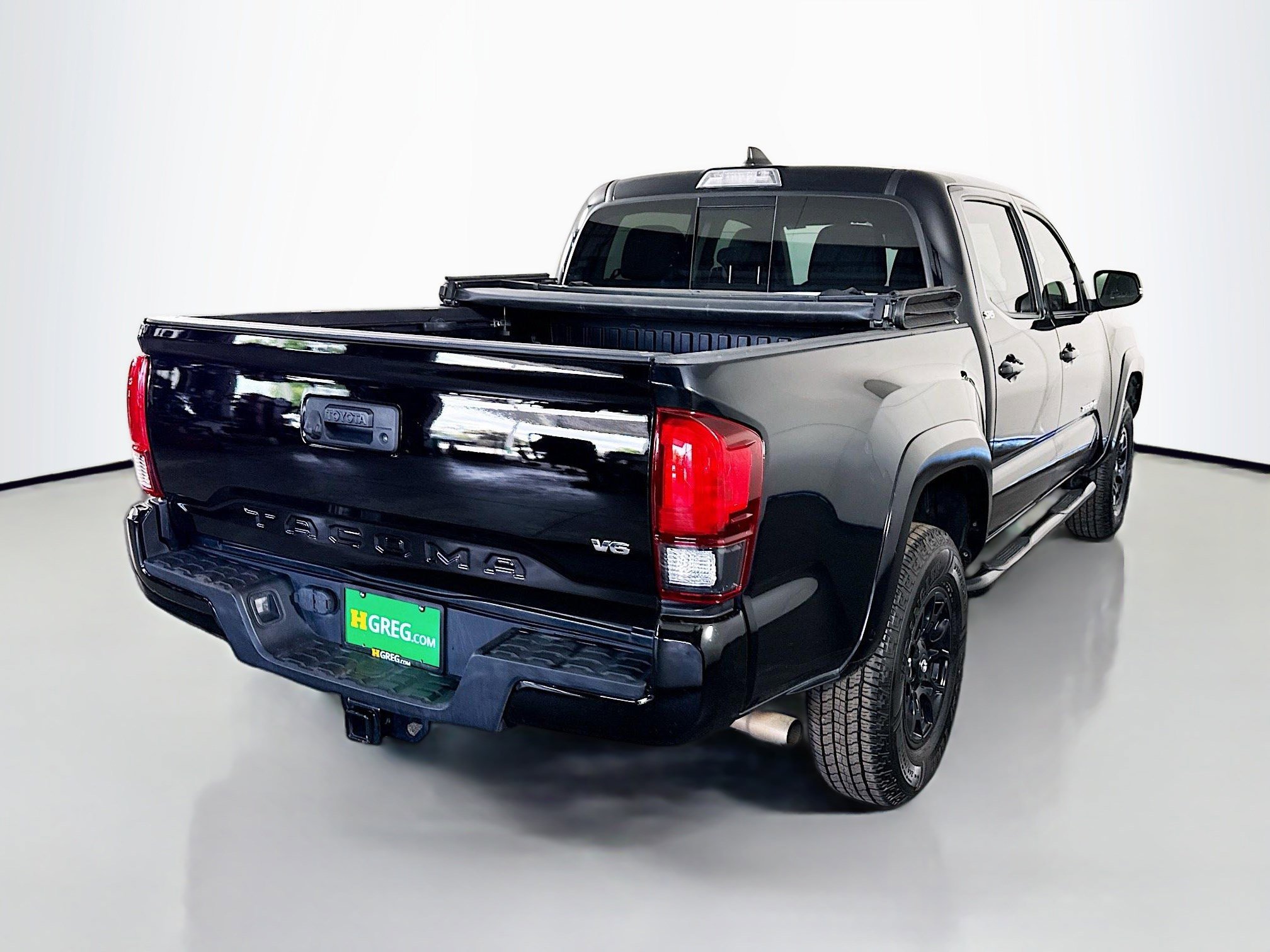 Used 2022 Toyota Tacoma SR5 w/ Technology Package image 10