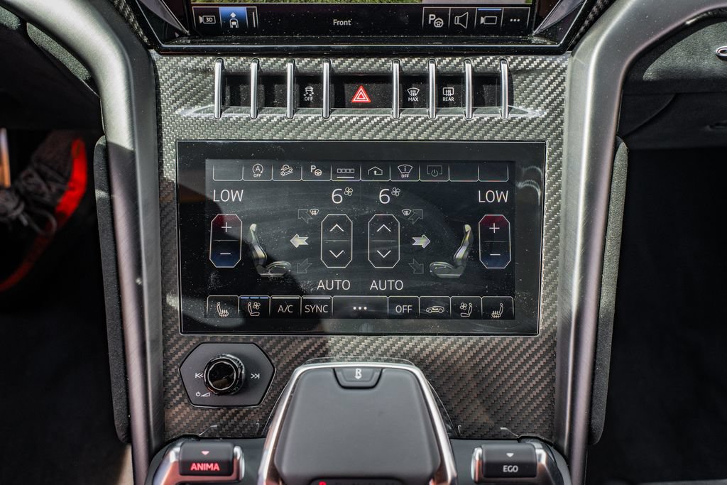 Used 2024 Lamborghini Urus Performante AWD/4WD image 32