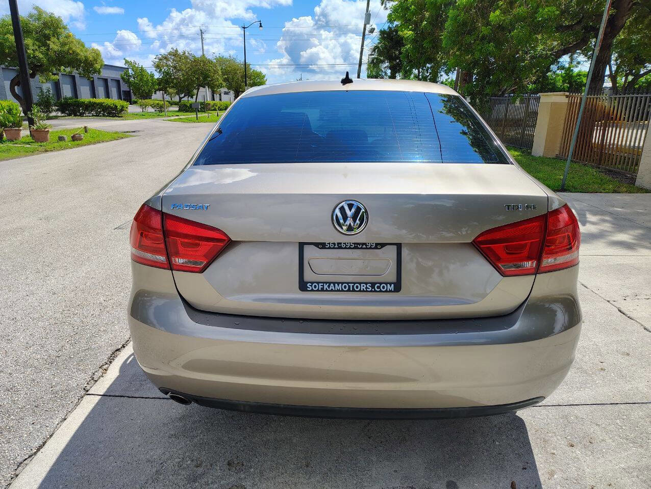 Used 2015 Volkswagen Passat TDI SE image 12
