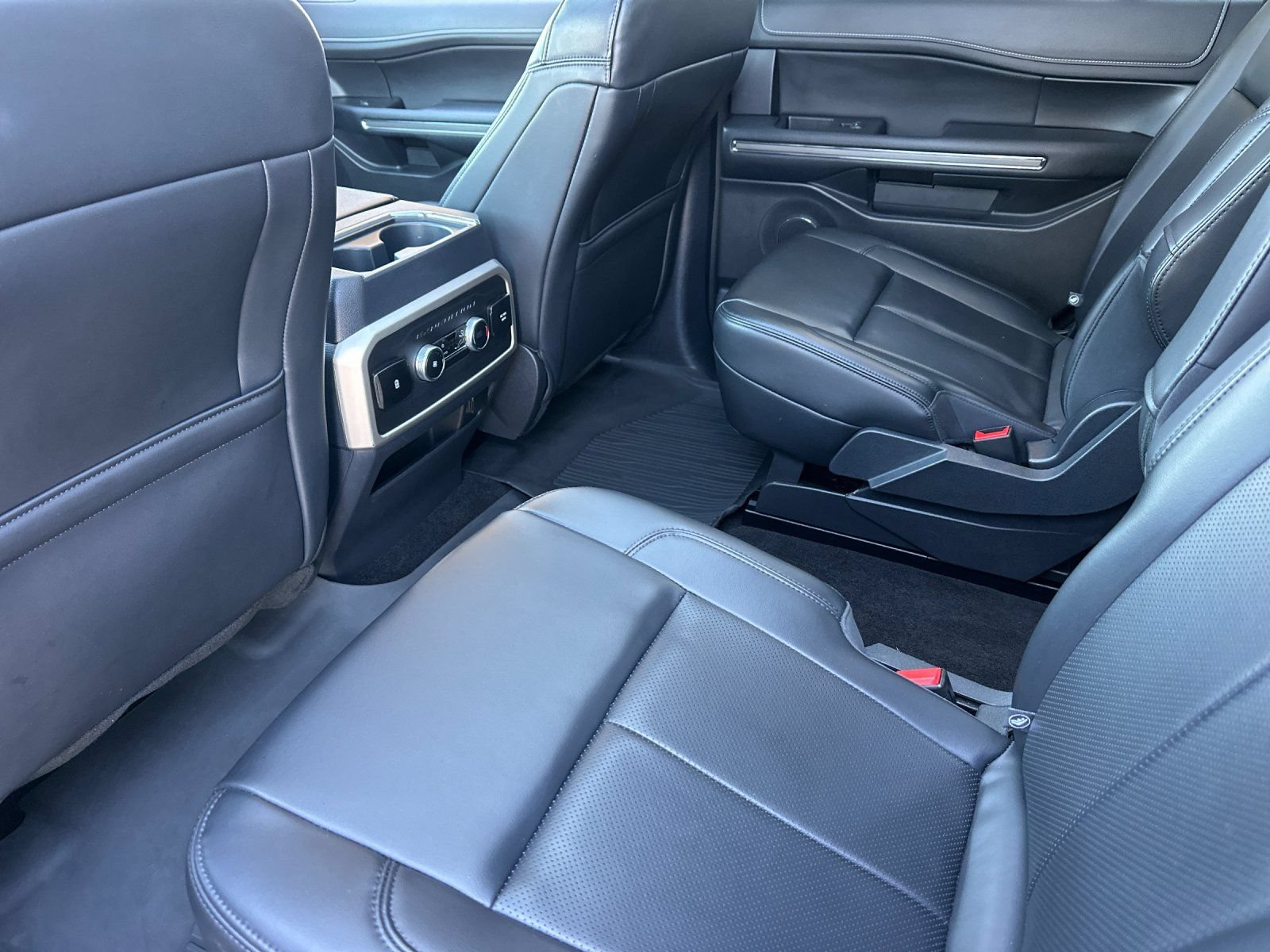 Used 2023 Ford Expedition XLT AWD/4WD image 11