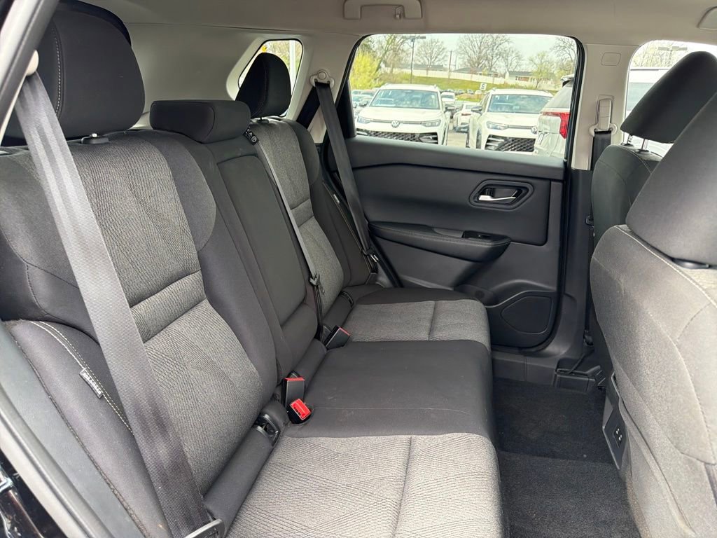Used 2025 Nissan Rogue SV image 31
