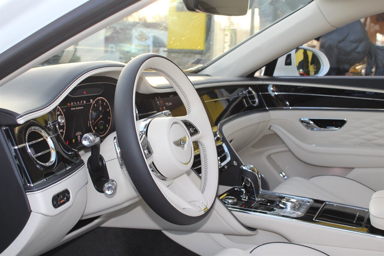 Used 2021 Bentley Flying Spur W12 image 35
