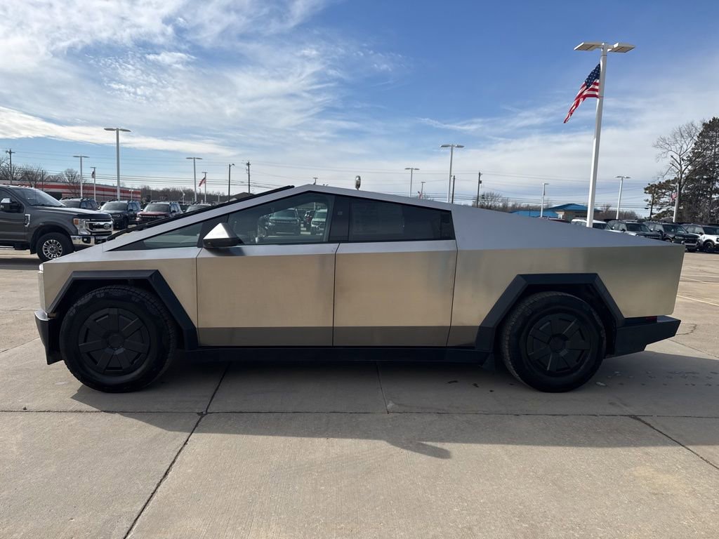 Used 2025 Tesla Cybertruck AWD Crew Cab image 3