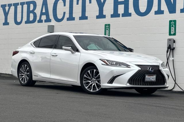 Used 2021 Lexus ES 300h w/ Premium Package image 2