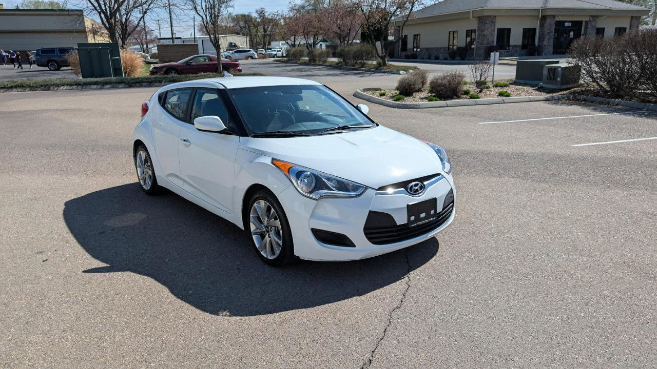 Used 2016 Hyundai Veloster FWD image 7